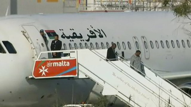 Trumpos žinios: Libijoje užpuolikai su granatomis užgrobė lėktuvą