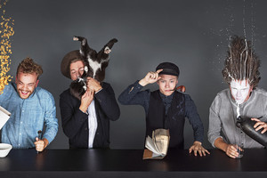 Albumo apžvalga. „Carnival Youth“ „Propeller“