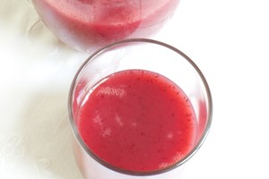 Spanguolių kisielius be krakmolo – itin naudingas skrandžiui ir žarnynui