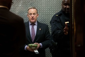 Donaldo Trumpo atstovas: „Jei kiti kels grėsmę – imsimės veiksmų“