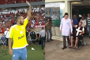 Jaudinanti akimirka: lėktuvo katastrofą išgyvenęs futbolininkas vėl žengė į aikštę