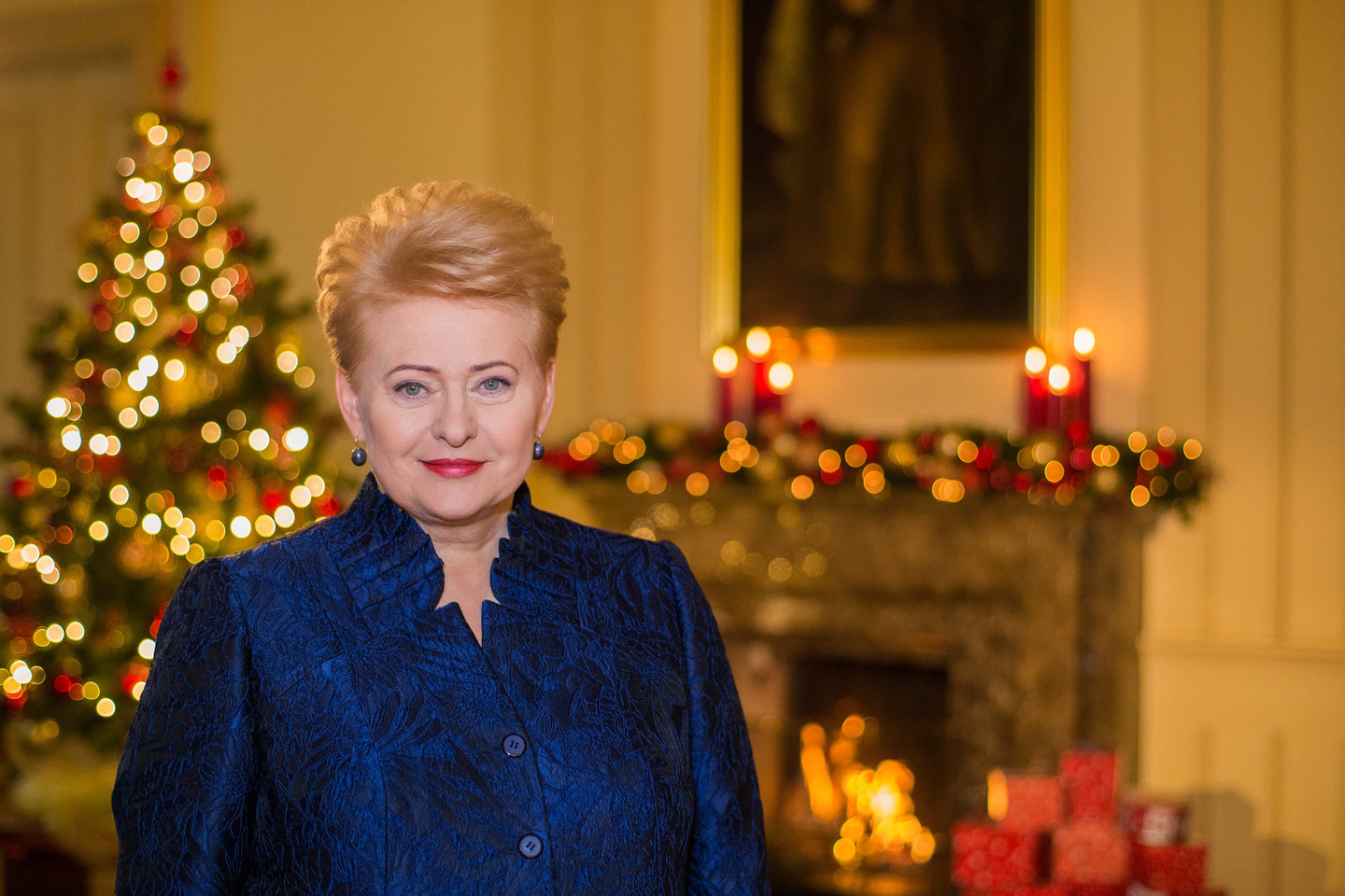 Prezidentė Dalia Grybauskaitė pasveikino šalies žmones Šv. Kalėdų proga.