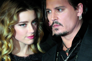 Amber Heard iš buvusio vyro Johnny Deppo reikalauja įspūdingos sumos