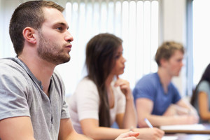 Studentas paaiškino, kodėl vietoje mokslų labiau apsimoka dirbti pardavėju