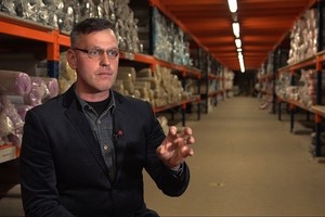 Iš vienuolyno – į moters glėbį ir kilimų sandėlį Airijoje