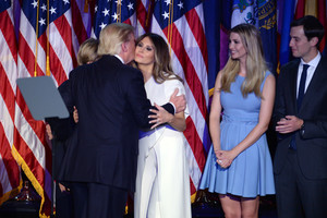 Už tobulo Trumpų šeimos portreto – turčių intrigos