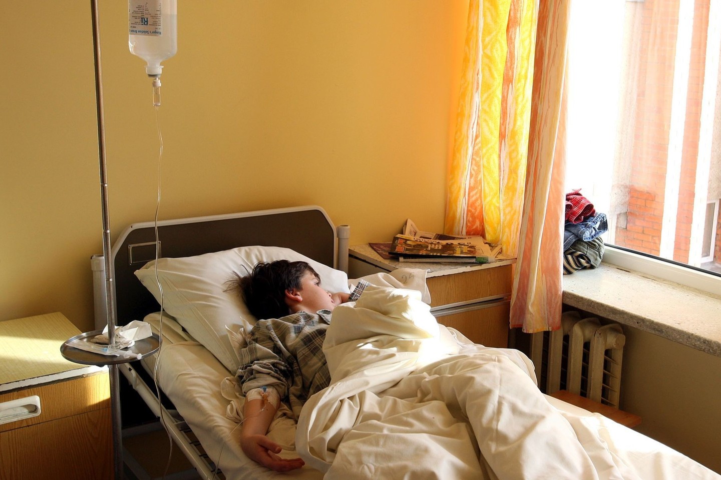 Daugiausia pacientų į Vaikų ligoninės priėmimo-skubios pagalbos skyrių pastarosiomis dienomis kreipėsi dėl ūminių viršutinių kvėpavimo takų infekcijų, karščiavimo, pykinimo ir vėmimo.<br>lrytas.lt asociatyvioji nuotr.