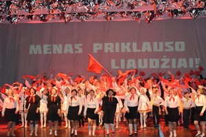 Dėl sovietmečio linksmybių kritikuota režisierė: „Nebijokime savo šešėlio“