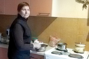 Dukrą palaidojusi, be inkstų likusi močiutė – vienintelė paauglių viltis