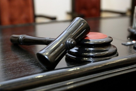 Atleista teismo sekretorė: bylos nagrinėjime dalyvavo neblaivi