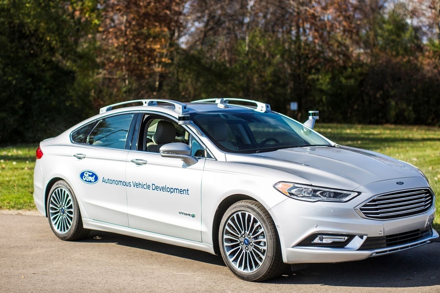 Autonominį autmobilį rinkai „Ford“ pažadėjo pristatyti jau 2021 metais.<br>Gamintojo nuotr.