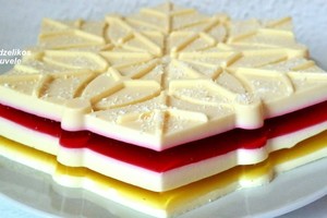 Švenčių stalo žvaigždė – varškės, želės ir sutirštinto pieno desertas