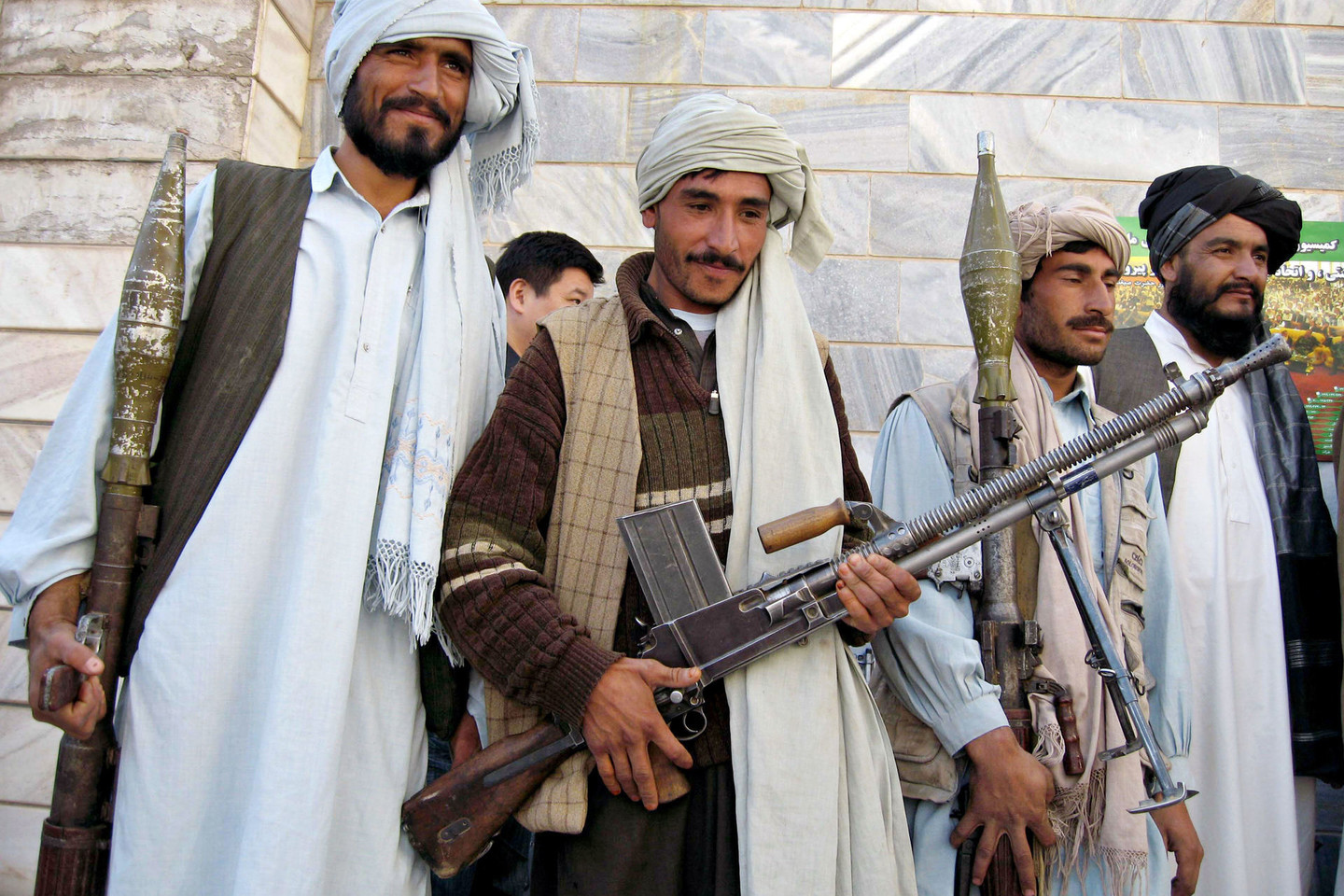 Afganistano valdžia dėl nusikaltimo apkaltino talibus, nors jie neigė, kad turėjo ką nors bendro su nužudymu.<br>AFP/“Scanpix“ nuotr.