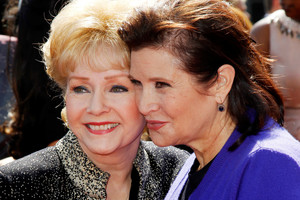 Po staigios Carrie Fisher mirties užgeso ir jos mamos gyvybė