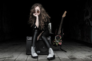 Išgirskite: jauna atlikėja Otreya pristato dainą, kurią siūlo „Eurovizijai“