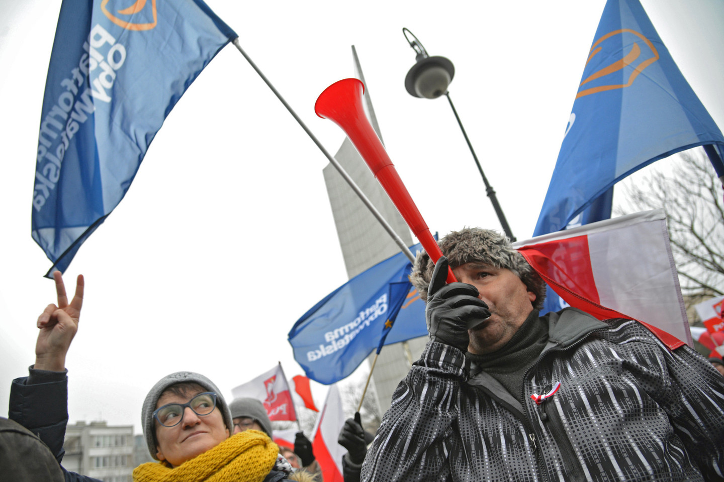 Lenkijoje protestuojama prieš vyriausybės bandymus įvykdyti nedemokratines reformas.