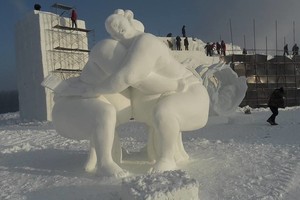 Lietuvos skulptoriai Kinijos sniego festivalyje užkopė ant nugalėtojų pakylos