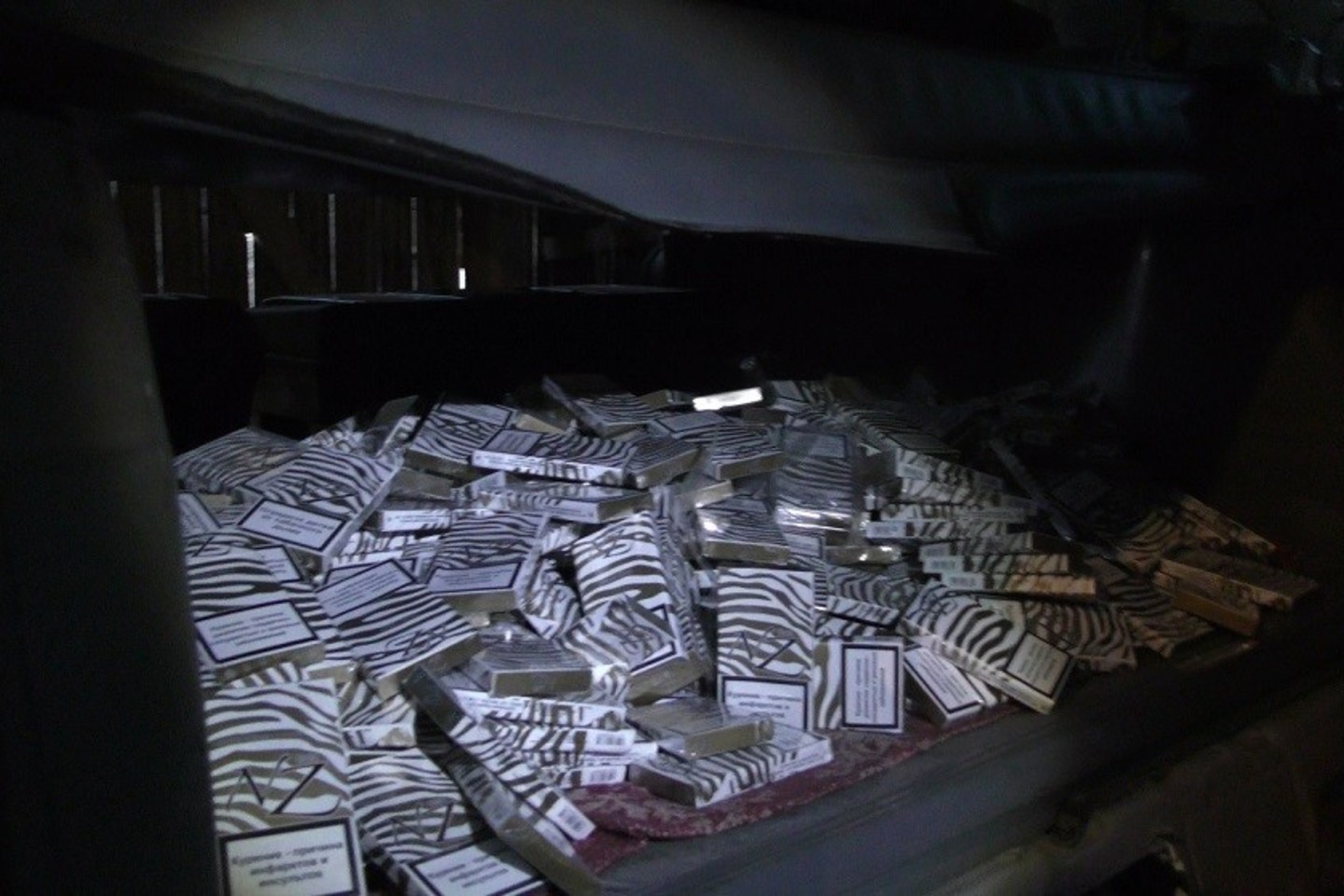 Kontrabandines cigaretes gabenusiam klaipėdiečiui išsisukti nepavyko.