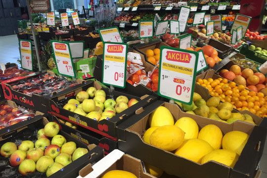 Antroji šventinio apsipirkimo banga: ką iš lentynų šluoja lietuviai?