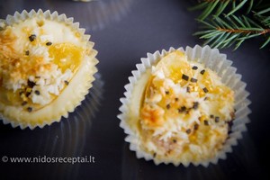 Greitai paruošiami varškės keksiukai su bananais ir kokosais