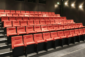 Senelis su anūku apsilankė kine ir pasibaisėjo: „To pratinama nuo mažens?“