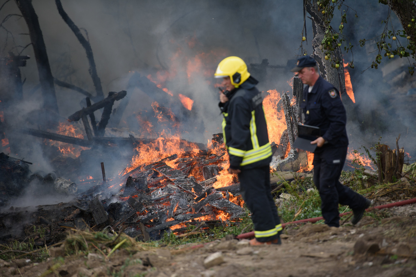Klaipėdoje užsidegė namas, trys šeimos liko be pastogės.