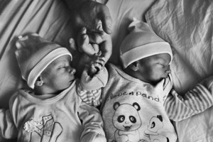 Katažina ir Deivydas Zvonkai parodė pirmą savo dvynukų nuotrauką