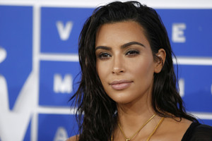 Kim Kardashian parodė: makiažo reikia ne tik veidui, bet ir intymesnei vietai