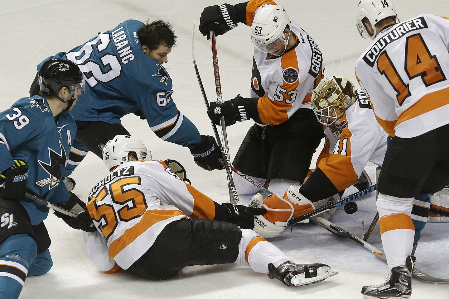 NHL čempionate „San Jose Sharks“ 2:0 nugalėjo „Philadelphia Flyers“.