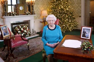 Karalienė Elizabeth II vis dar sveiksta po stipraus peršalimo