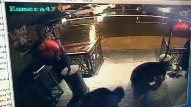 Paviešintas įrašas, kuriame užfiksuoti Stambule įvykusio apšaudymo vaizdai
