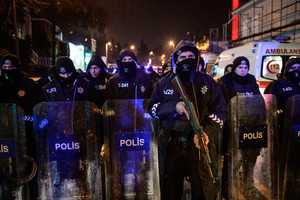 Stambulo naktiniame klube žudikas iššaudė 180 kulkų, išpuolį surengė „Islamo valstybė“