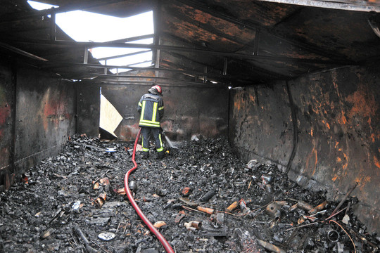 Vilniuje padegtas garažas su viduje stovėjusiu automobiliu