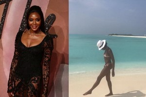 Supermodelis Naomi Campbell Naujųjų metu proga maivėsi pusnuogė
