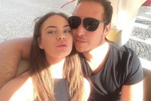 Prabilo nepilnametė milijonieriaus Aarono Perezo mylimoji: „Tėvams buvo šokas“