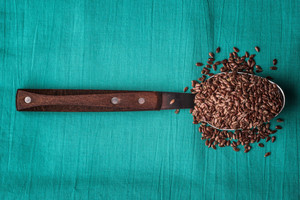 Kodėl verta kasdien suvalgyti bent porą šaukštų linų sėmenų