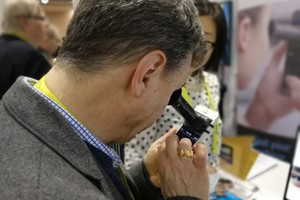 Vietoj vizitų pas okulistą – žiūronas telefonui