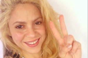 Dainininkė Shakira paneigė dirbtinio grožio mitus ir įsiamžino be makiažo