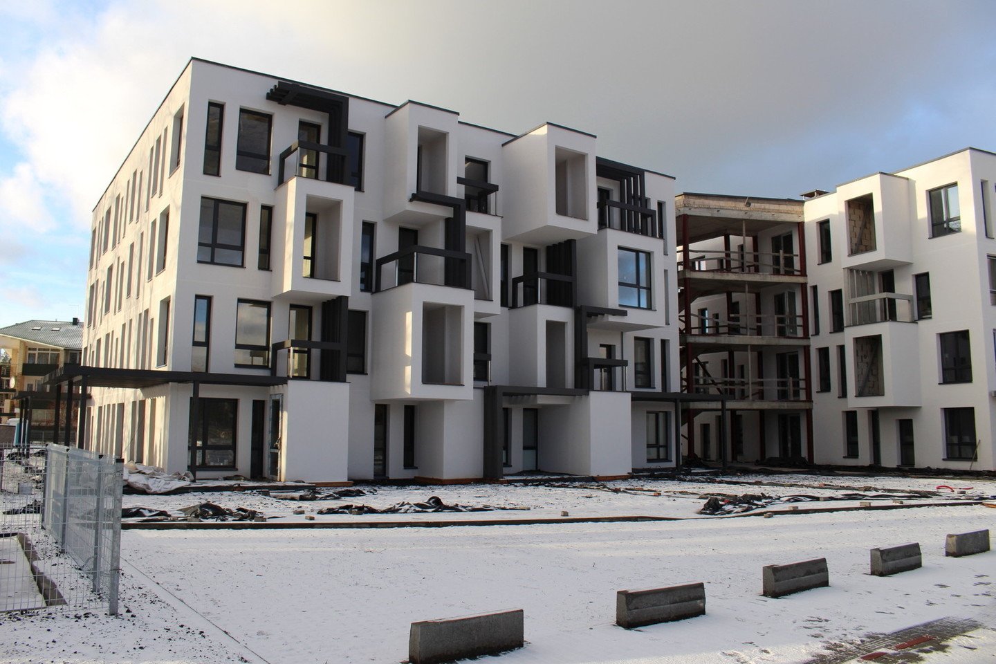Daugiabučiai kvartale „Apartamentai kopose“ dar nebaigtas, tačiau pusė butų jau yra rezervuoti arba nupirkti.<br>E.Kazlaučiūnaitės nuotr.