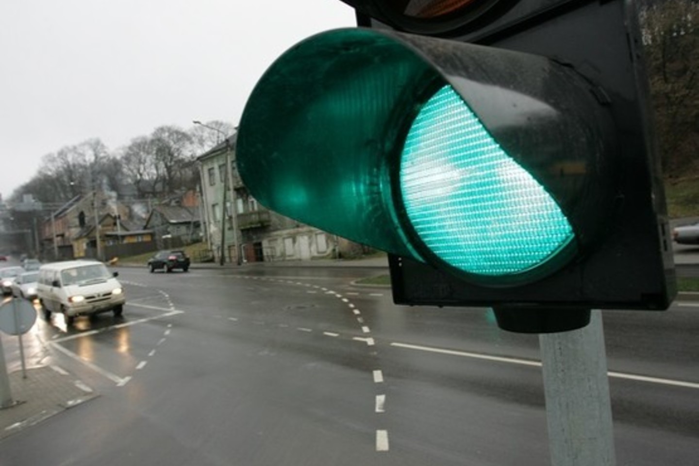 Žalias šviesoforo signalas dar nereiškia, kad pėsčiasis gatvėje saugus.<br>M.Patašiaus asociatyvi nuotr.