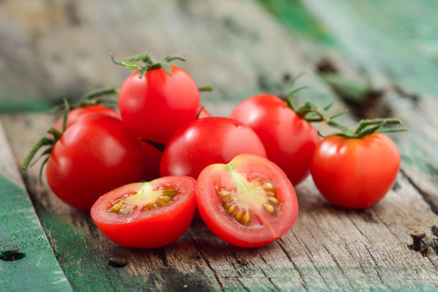 Pomidoruose, kaip ir žuvyje, kiaušiniuose, brokoliuose bei bertoletijose, yra odai naudingo seleno.<br>123rf nuotr.