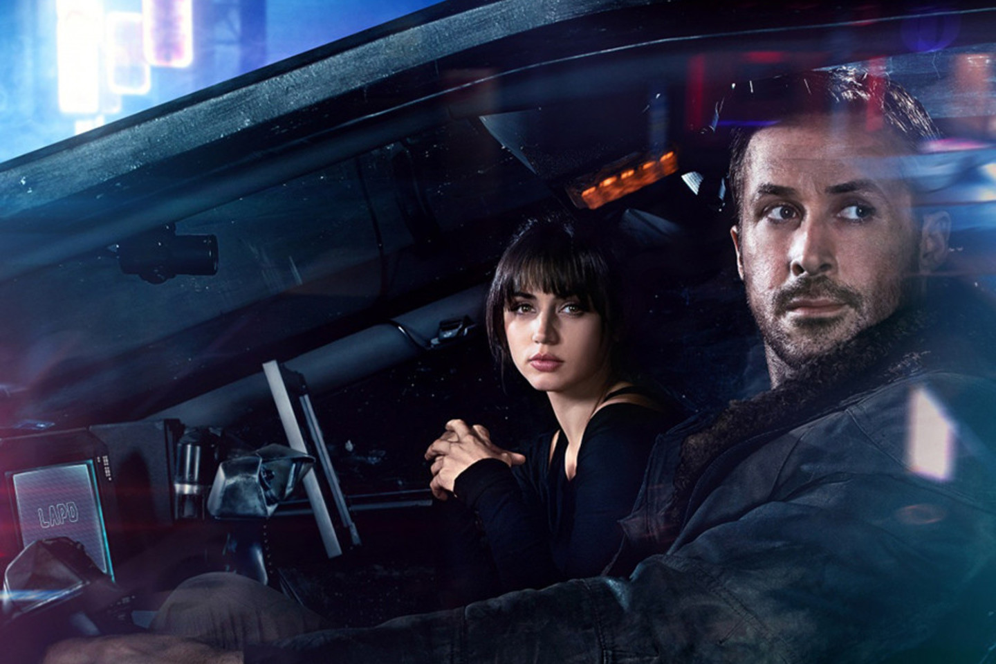Kadras iš filmo „Bėgantis skustuvo ašmenimis 2049“.