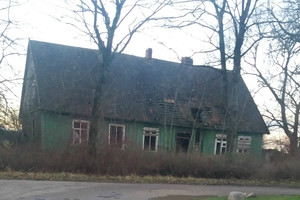 Apleista mokykla šiurpina kaimo gyventojus: „Ją praminė pragaru“