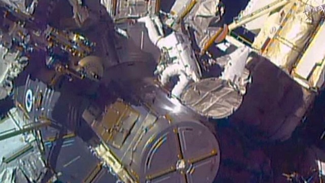 JAV astronautai pirmą kartą šiais metais išėjo į atvirą kosmosą