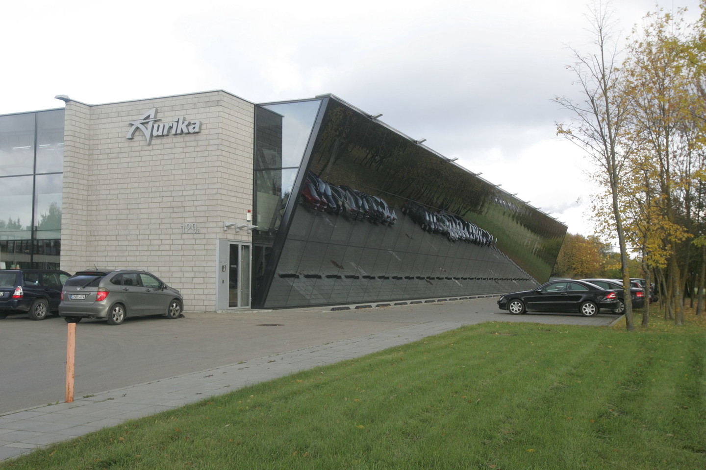 „Aurikos“ apyvarta 2016 metais siekė apie 40 mln. eurų. Įmonėje dirba 378 žmonės.