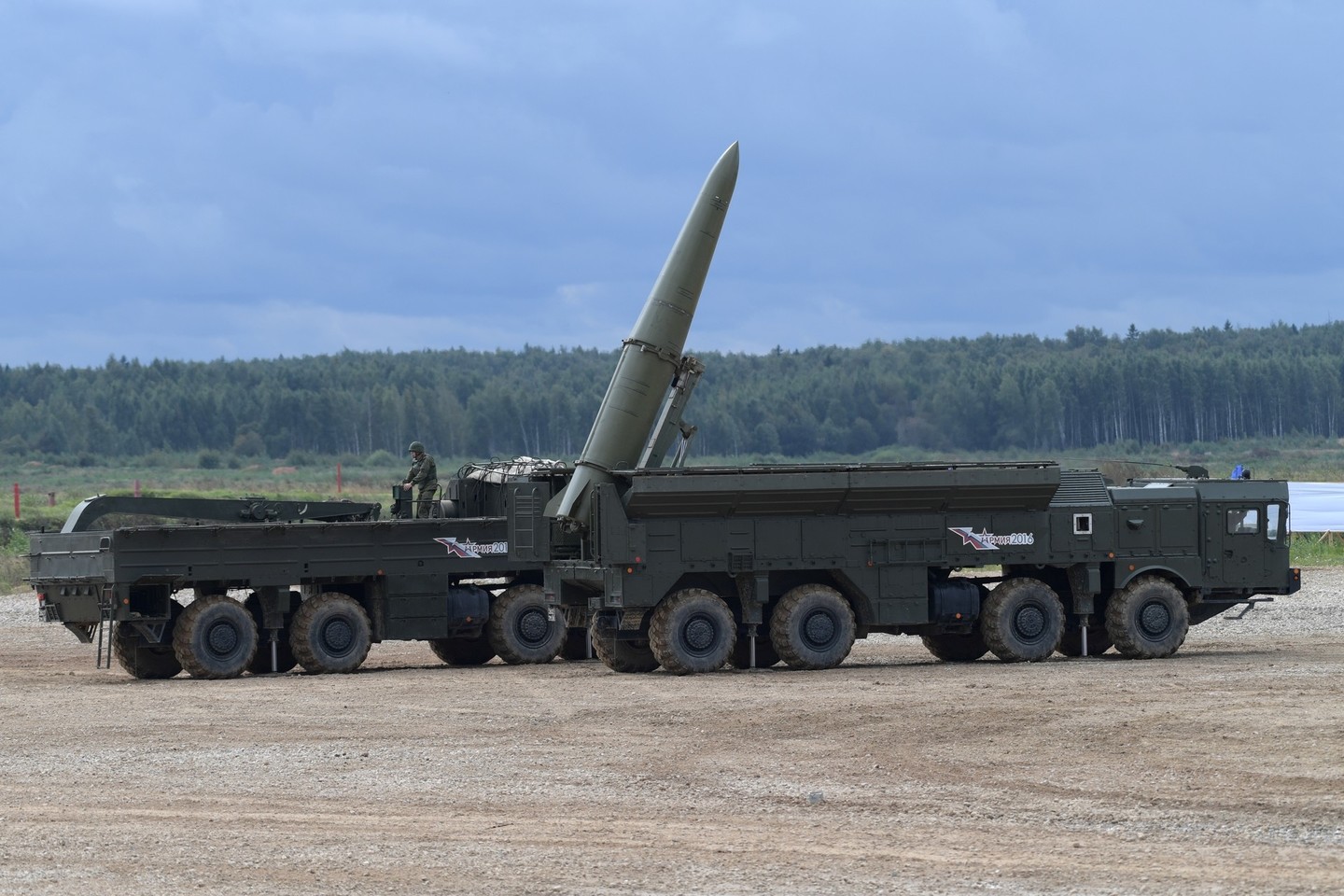 Rusijos branduolinių raketų „Iskander“ paleidimo įrenginys.<br>„Sputnik“/“Scanpix“ asociatyvioji nuotr.