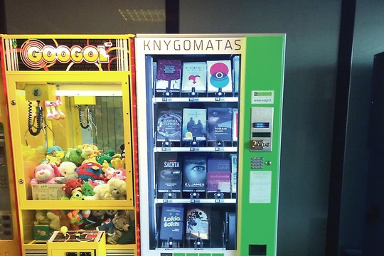 Autobusų stoties knygomatas išvežtas: kokios knygos pirktos geriausiai?