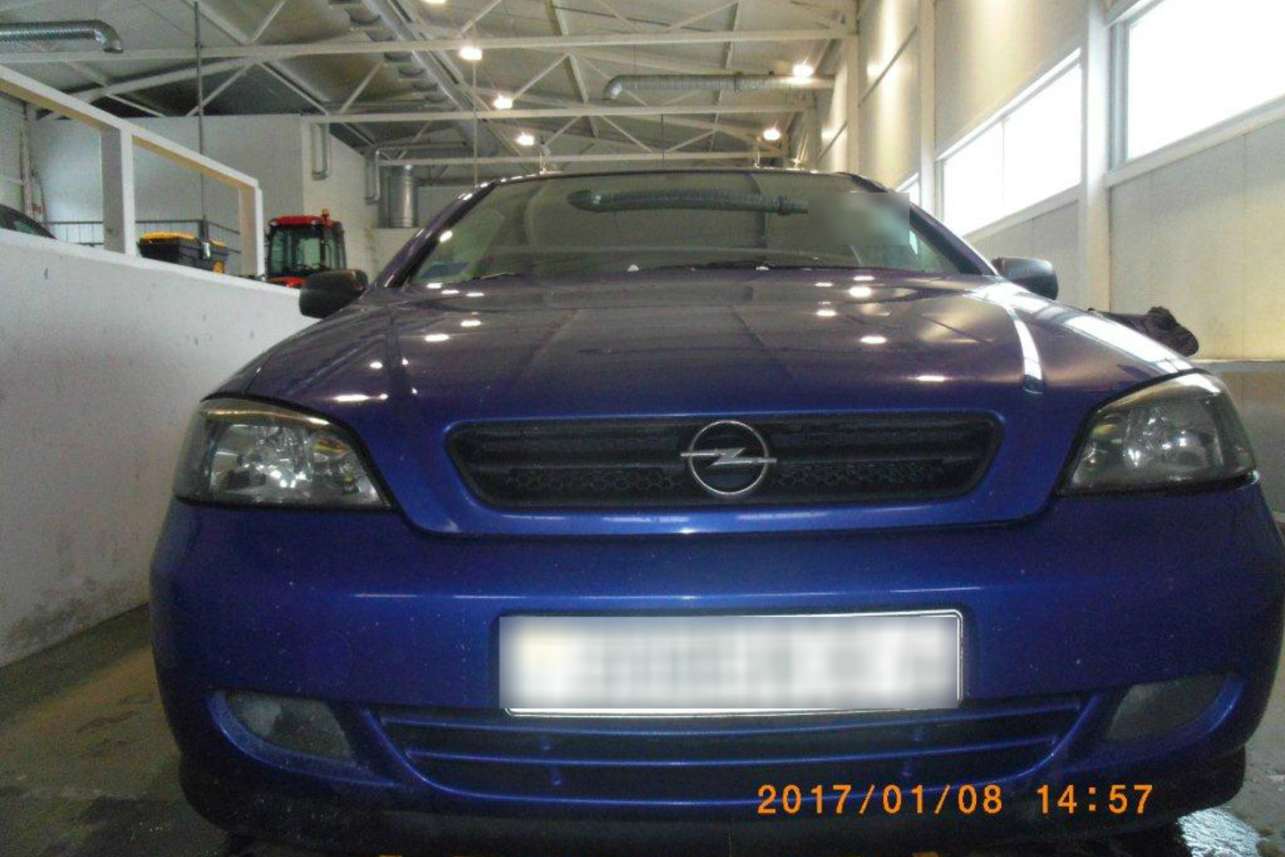 Vairuotojas muitininkams dievagojosi, kad automobilyje aptiktą kontrabandą mato pirmą kartą.