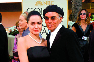 Buvęs Angelinos Jolie vyras tebesaugo jos kraujo buteliuką