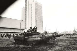 Tankų griausmas netyla ir po ketvirčio amžiaus